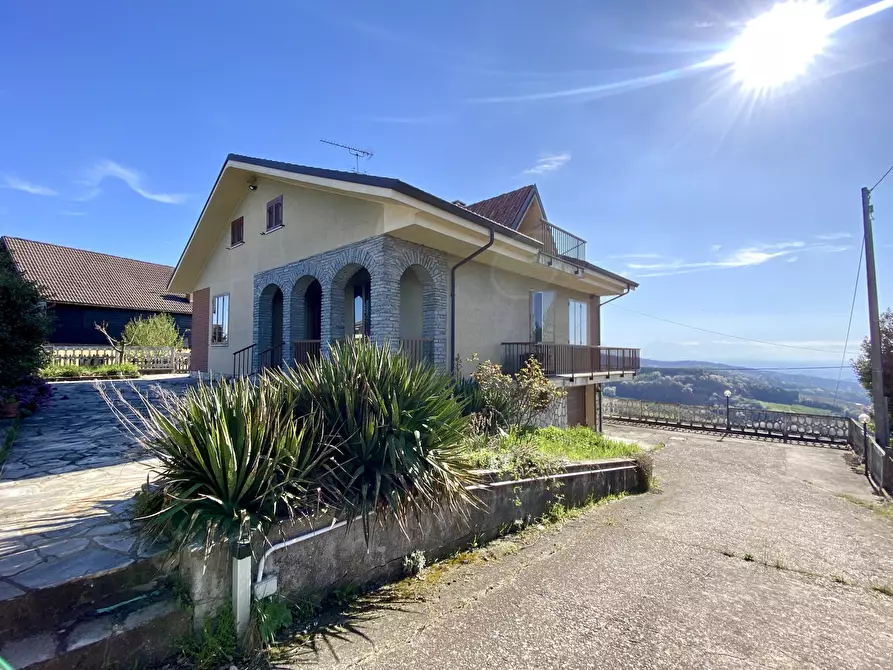 casa indipendente in vendita a Serravalle Langhe in zona Villa