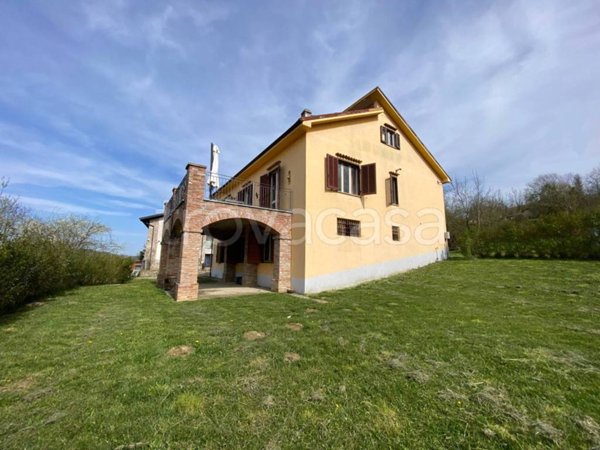 casa indipendente in vendita a Serravalle Langhe in zona Villa