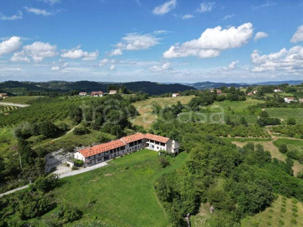 casa indipendente in vendita a Serravalle Langhe