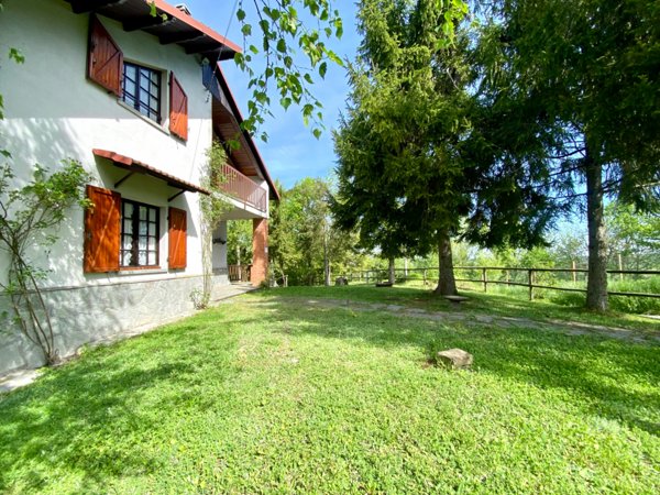 casa indipendente in vendita a Serravalle Langhe in zona Villa