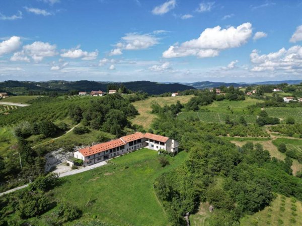 casa indipendente in vendita a Serravalle Langhe