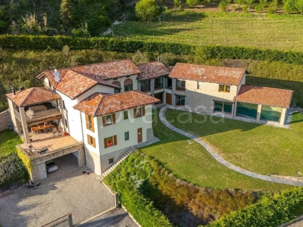 villa in vendita a Serravalle Langhe in zona Villa