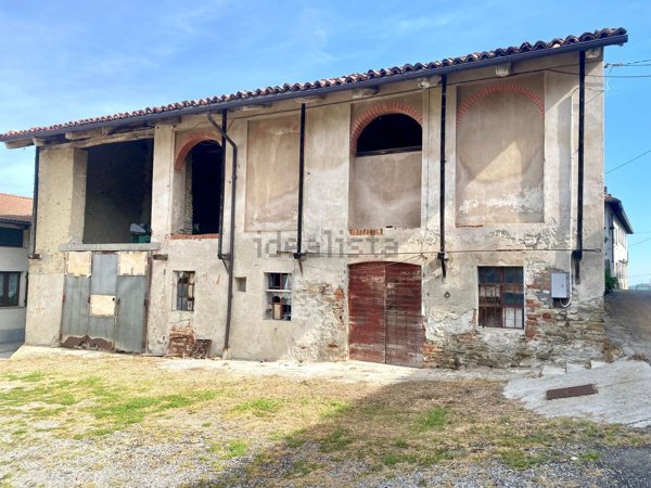 casale in vendita a Serravalle Langhe