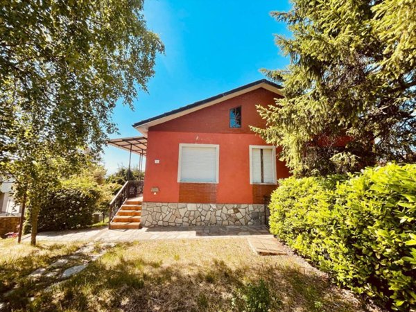 casa indipendente in vendita a Serravalle Langhe in zona Villa