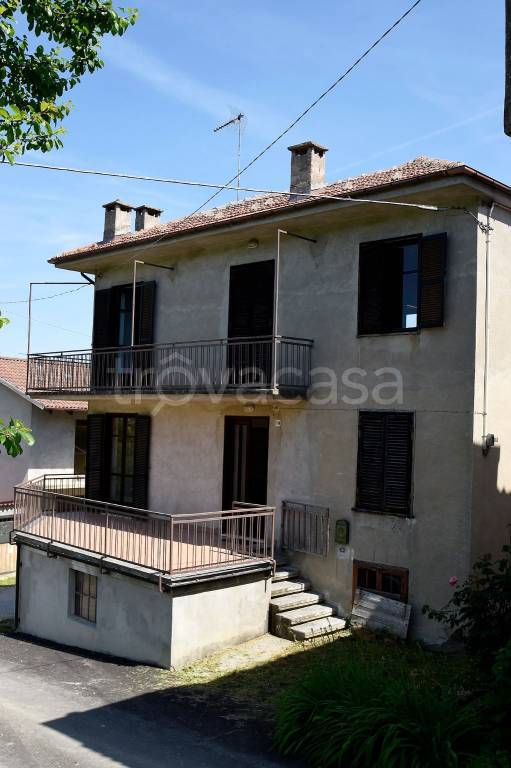 casa indipendente in vendita a Serravalle Langhe