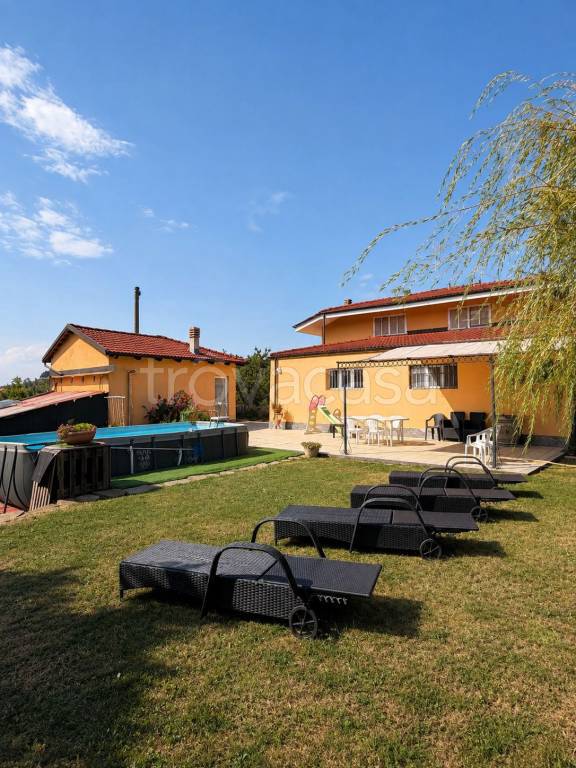 casa indipendente in vendita a Serravalle Langhe