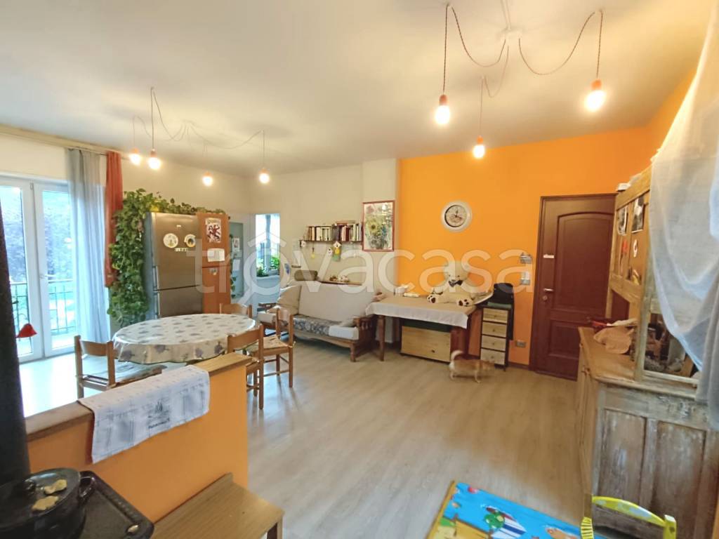 casa indipendente in vendita a Sinio
