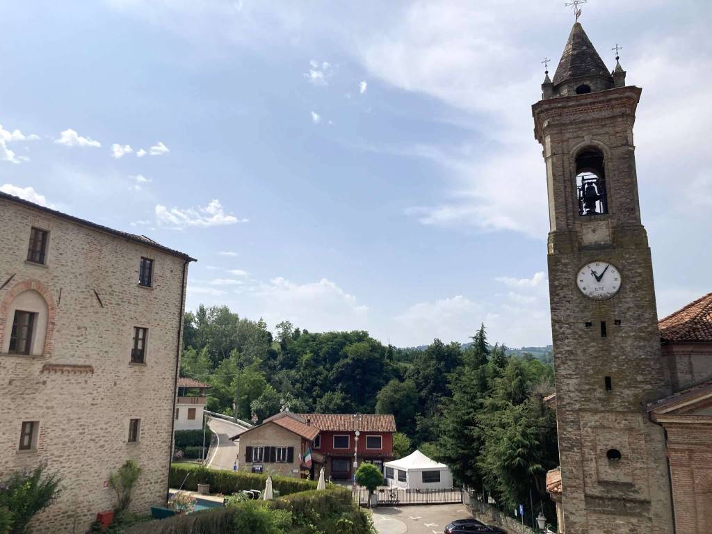 esavano in vendita a Sinio