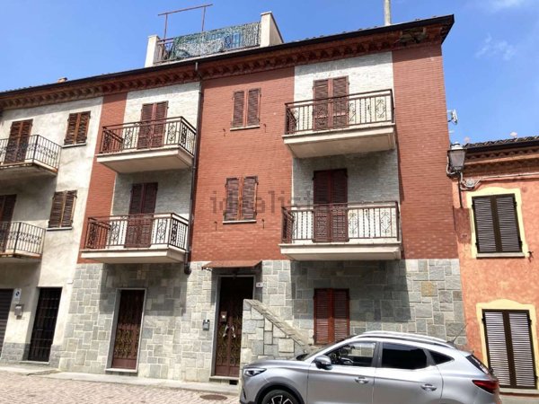 esavano in vendita a Sinio