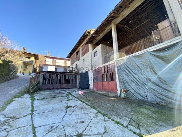 casa indipendente in vendita a Sinio