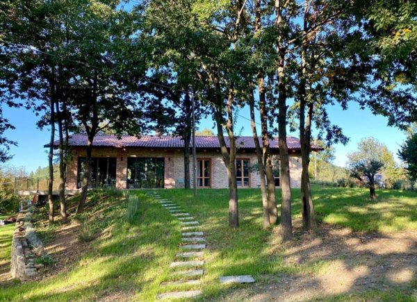 casa indipendente in vendita a Somano in zona Manzoni
