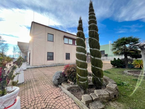 locale di sgombero in vendita a Sommariva del Bosco