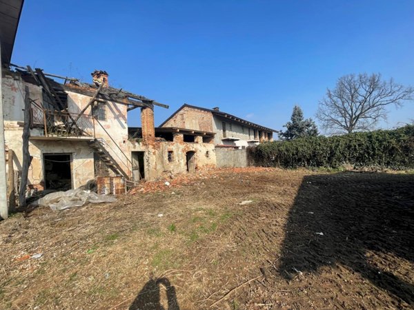 rudere in vendita a Sommariva del Bosco in zona Agostinassi