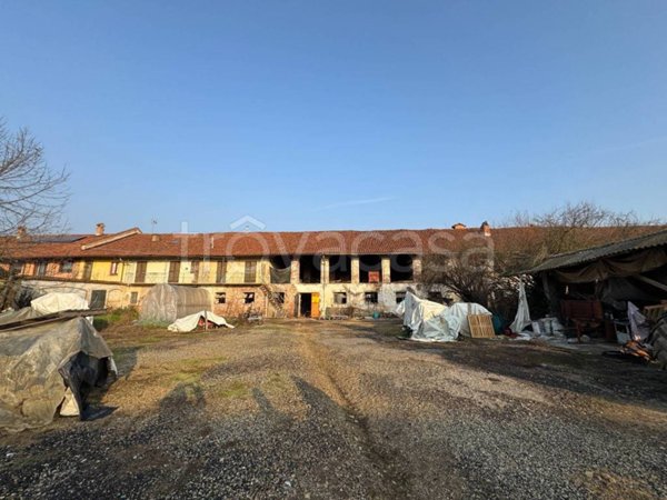 locale di sgombero in vendita a Sommariva del Bosco in zona Grangia