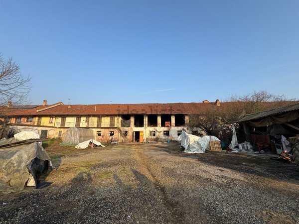 locale di sgombero in vendita a Sommariva del Bosco in zona Grangia