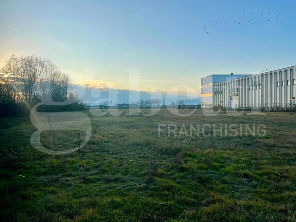 terreno edificabile in vendita a Sommariva del Bosco in zona Agostinassi