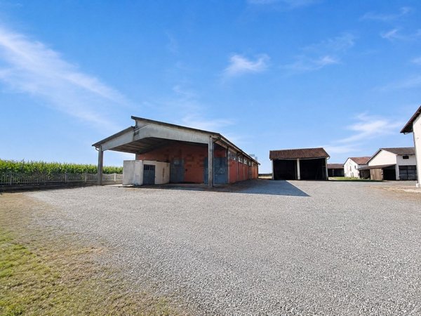 locale di sgombero in vendita a Sommariva del Bosco in zona Maniga
