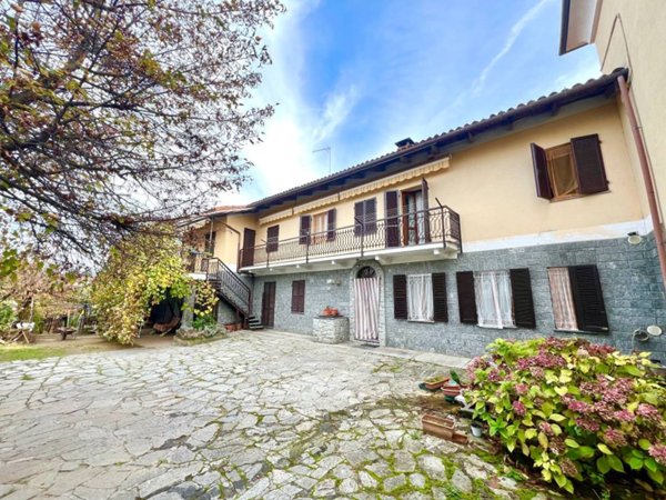casa indipendente in vendita a Sommariva Perno in zona Villa