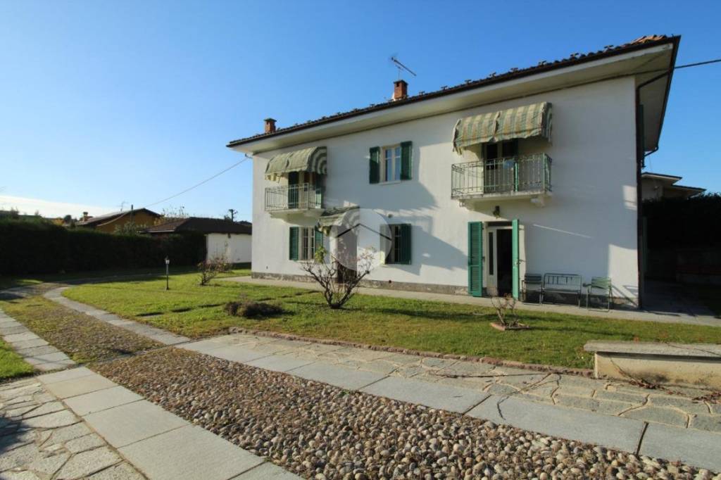 casa indipendente in vendita a Sommariva Perno in zona Villa