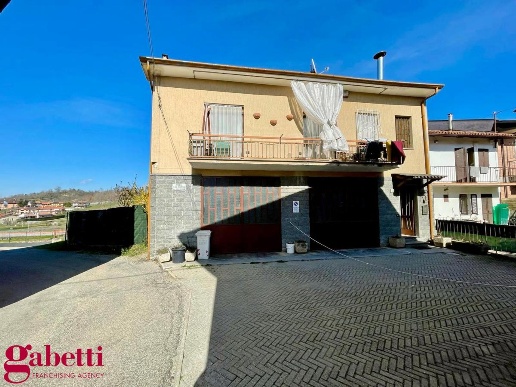 casa indipendente in vendita a Sommariva Perno in zona Villa
