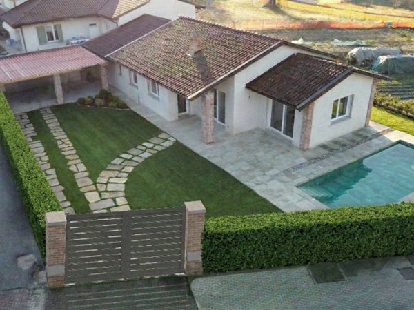 casa indipendente in vendita a Sommariva Perno in zona Villa