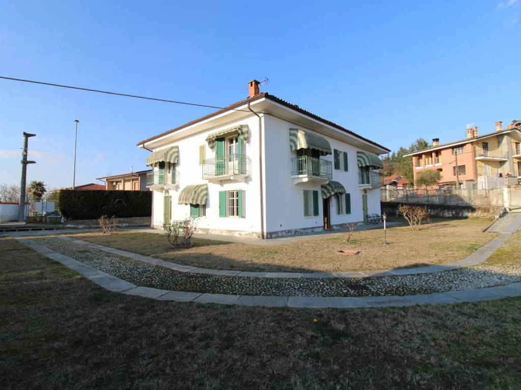 casa indipendente in vendita a Sommariva Perno in zona Villa