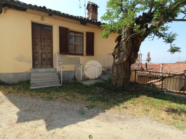 casa indipendente in vendita a Sommariva Perno in zona Villa