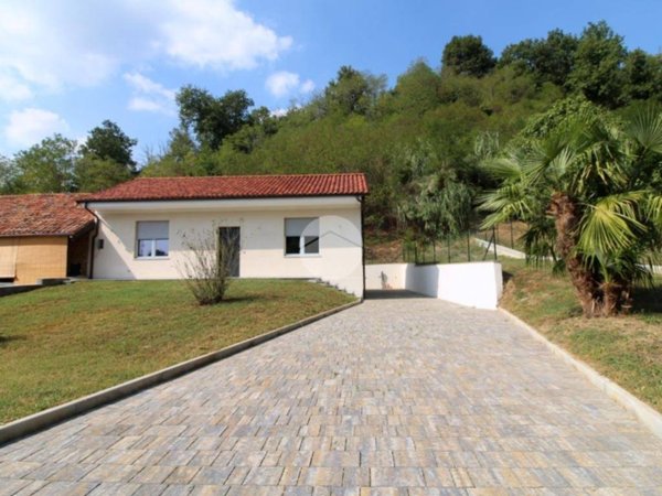 casa indipendente in vendita a Sommariva Perno in zona Villa