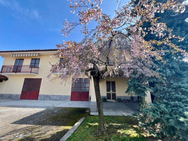 casa indipendente in vendita a Treiso