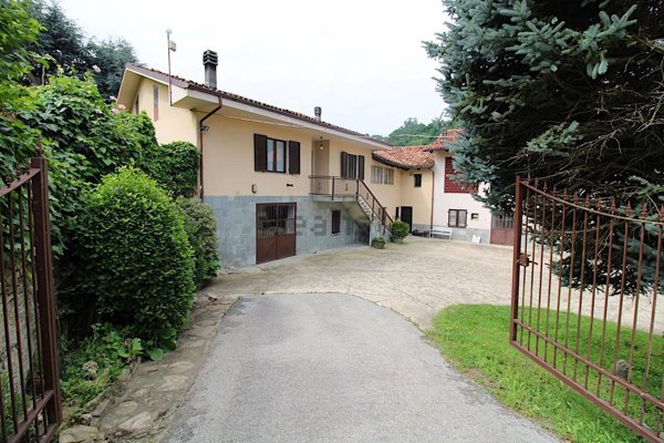 casa indipendente in vendita a Trezzo Tinella