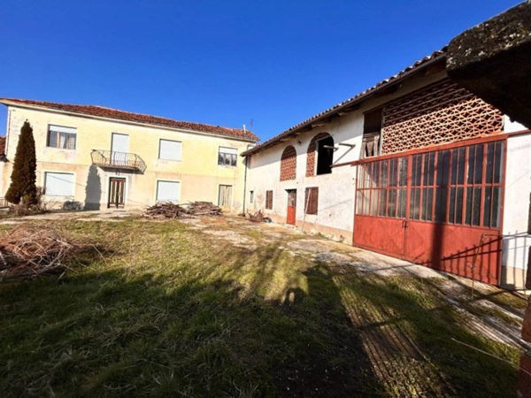 casa indipendente in vendita a Trezzo Tinella