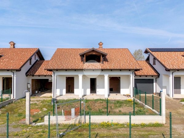 casa indipendente in vendita a Trinità
