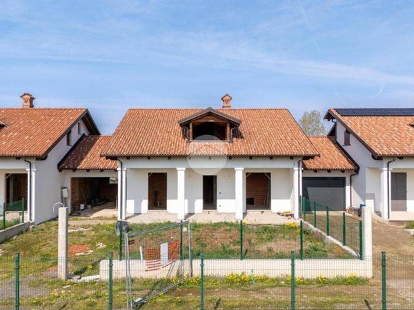 casa indipendente in vendita a Trinità