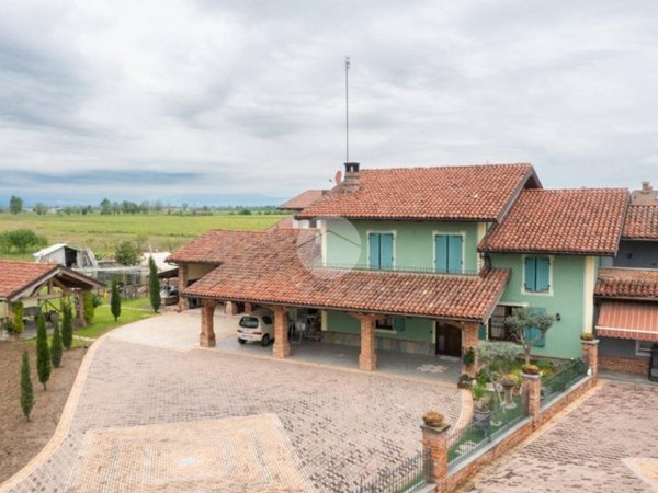 casa indipendente in vendita a Trinità