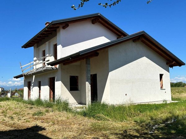 casa indipendente in vendita a Trinità