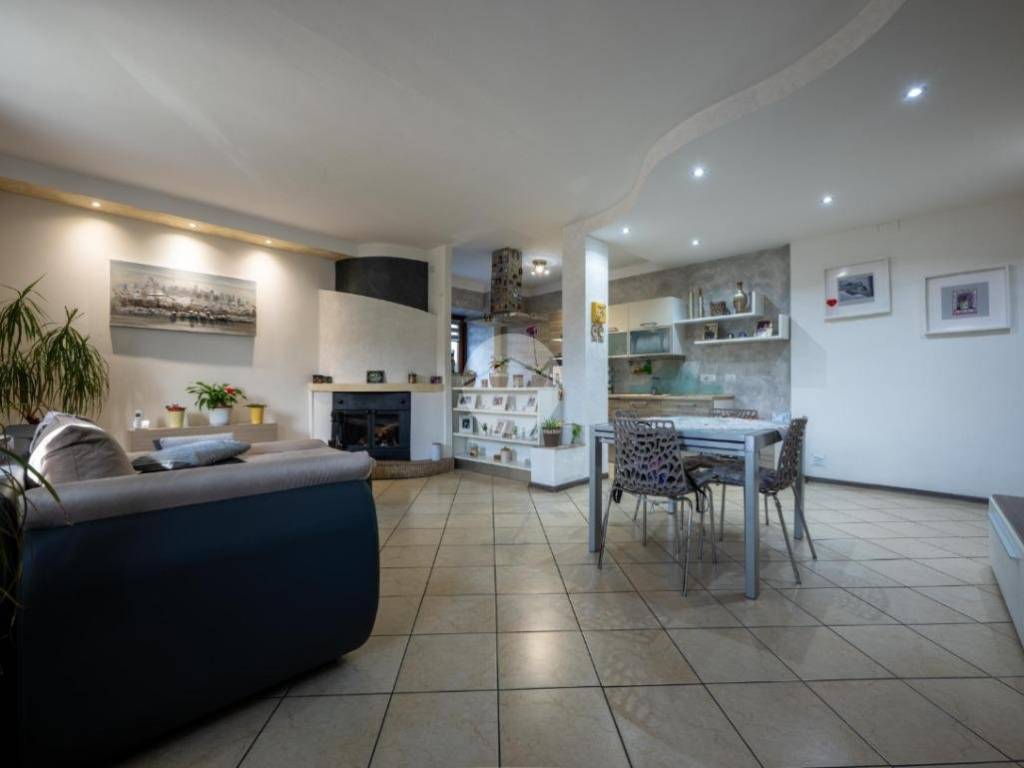 casa indipendente in vendita a Trinità