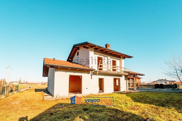 casa indipendente in vendita a Trinità