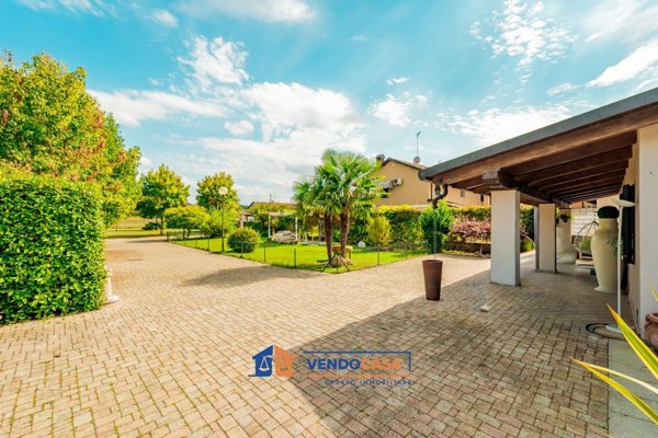 casa indipendente in vendita a Trinità