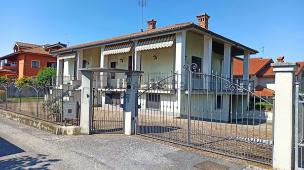 casa indipendente in vendita a Trinità