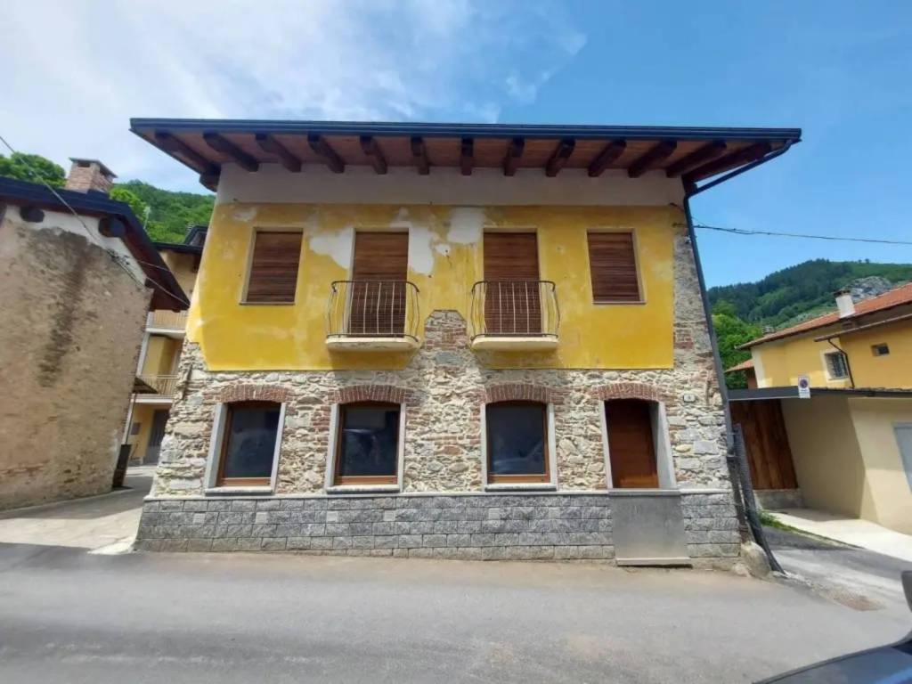 casa indipendente in vendita a Valdieri in zona Andonno