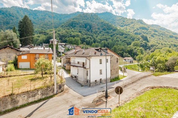 casa indipendente in vendita a Valloriate