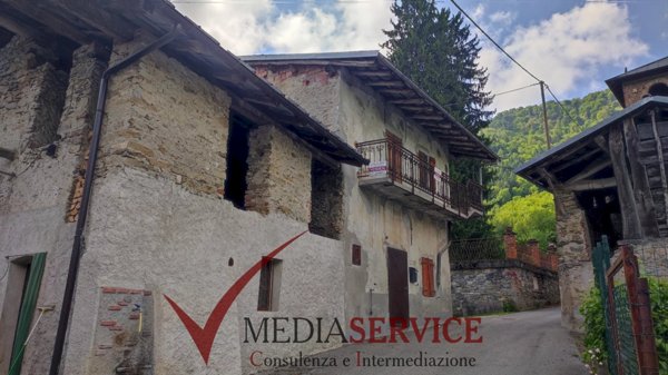 casa indipendente in vendita a Valloriate