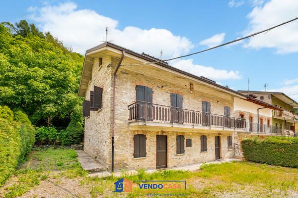 casa indipendente in vendita a Valloriate