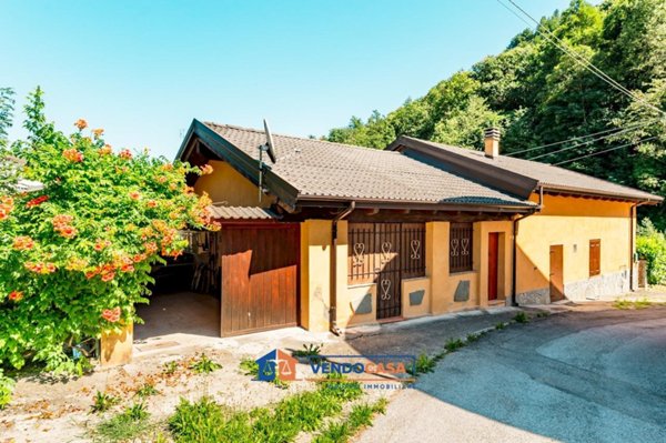 casa indipendente in vendita a Valloriate