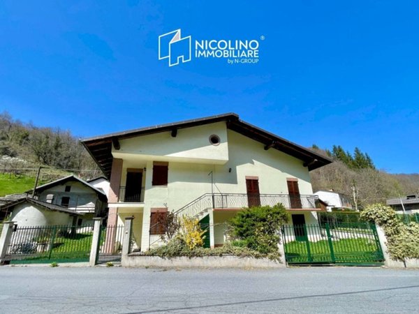 casa indipendente in vendita a Valloriate