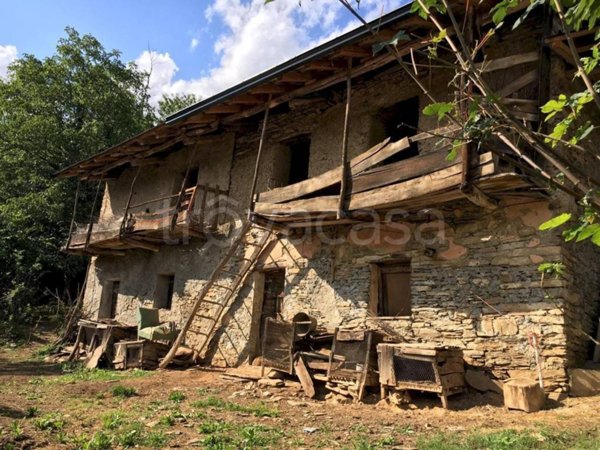 casa indipendente in vendita a Valloriate