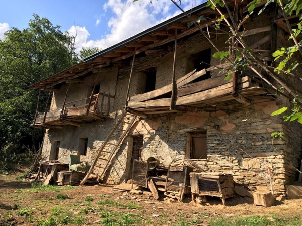 casa indipendente in vendita a Valloriate