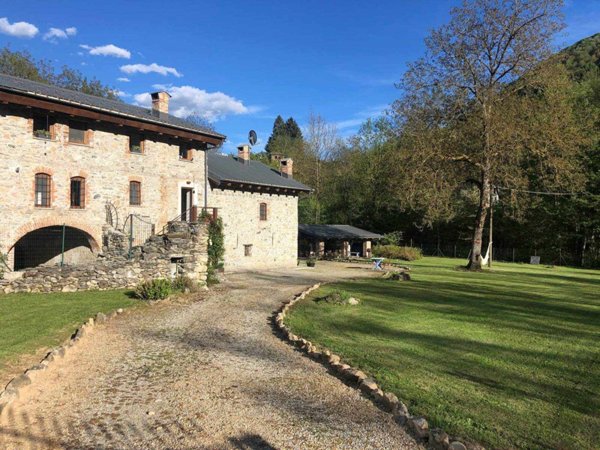 casa indipendente in vendita a Valloriate