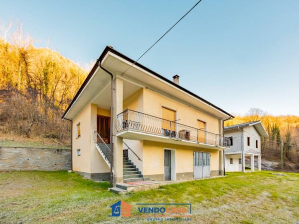 casa indipendente in vendita a Valloriate