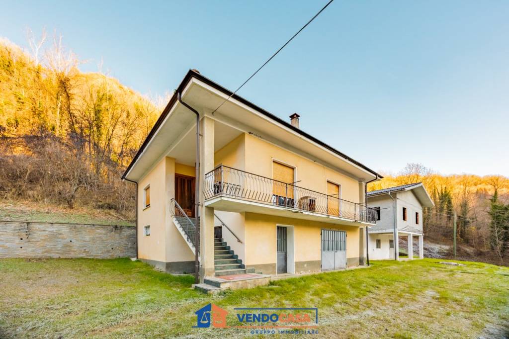 casa indipendente in vendita a Valloriate